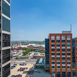 Apartment Chic 2br In Vibrant Downtown, Calgary